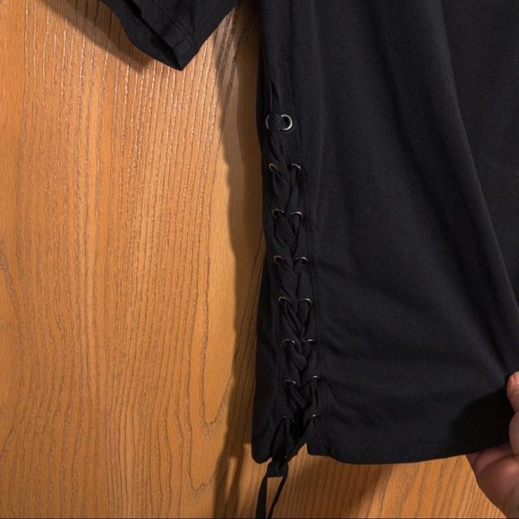 Forever 21 Black Short Sleeve Top With Lacing up the sides Size Small - Picture 5 of 8